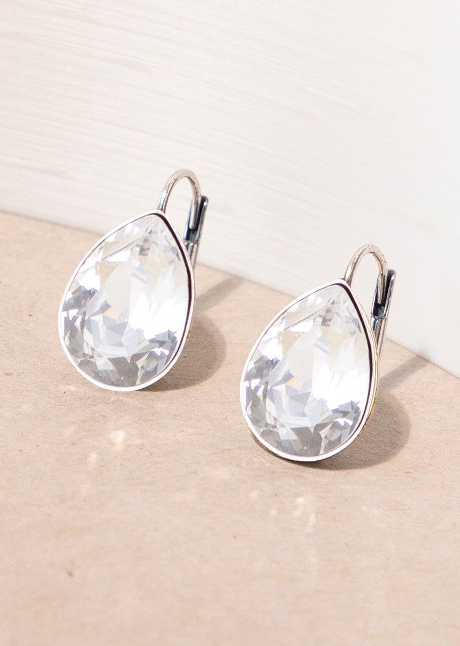12 Rosas Rojas con Aretes Gota Cristal