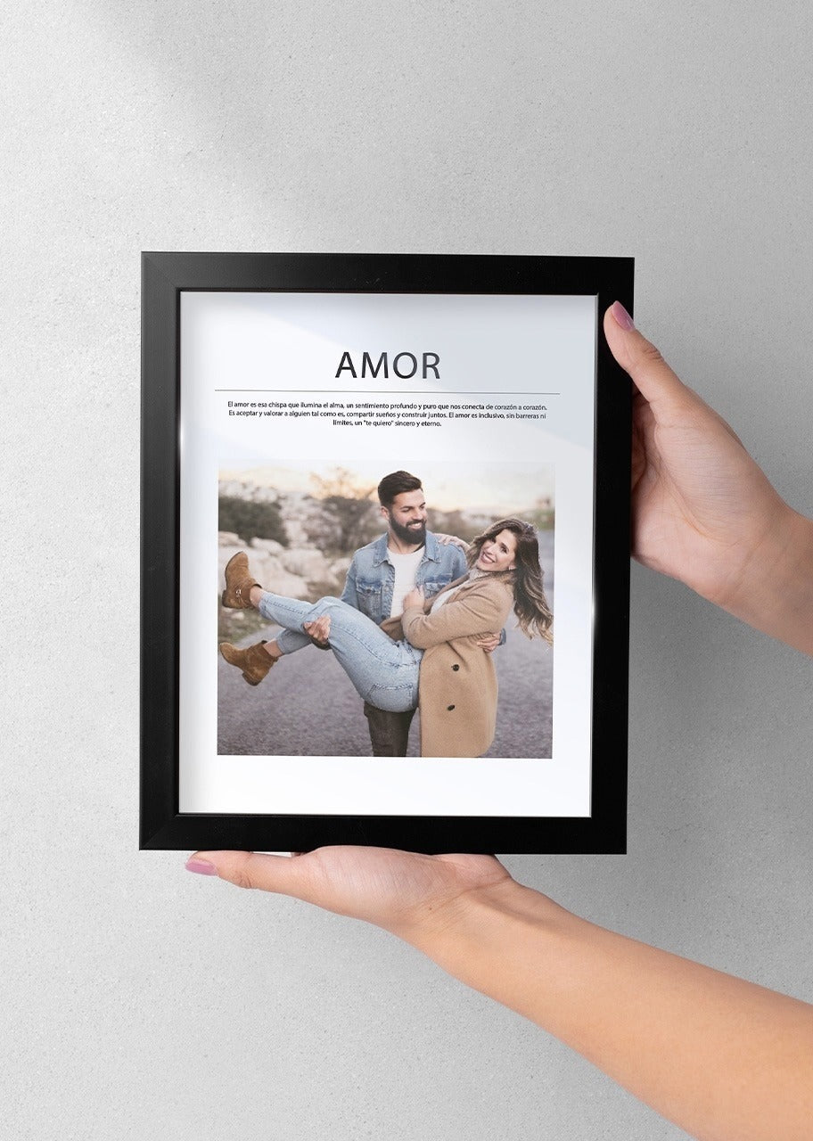 Personaliza Marco Amor con 12 Rosas Rojas