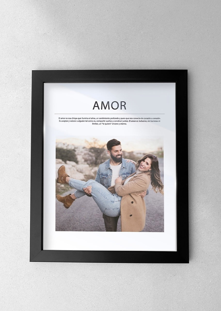 Personaliza Marco Amor con 12 Rosas Rojas