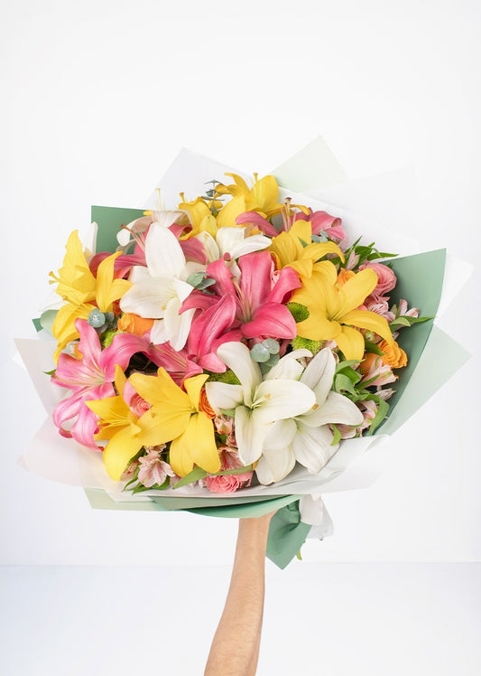 Euforia Floral en Ramo con Combinación de Lilys