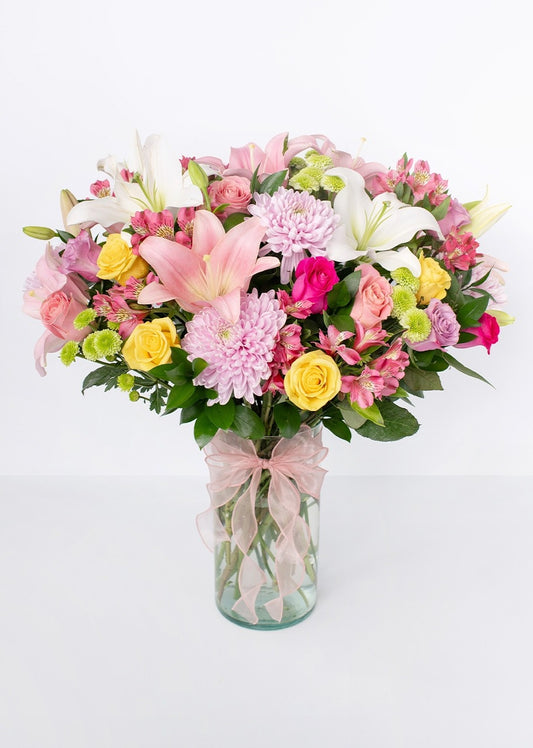 Jardín de Alegría con Lilys y Rosas